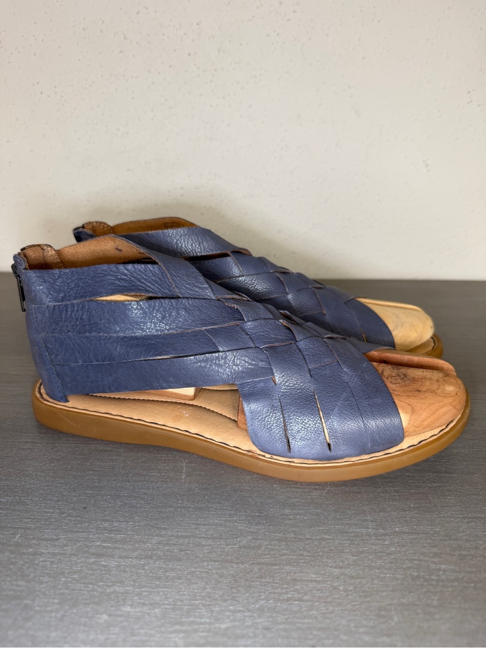 Born Iwa Woven Soft Leather Sandal Women's Size 9M Blue Boho Summer Barely Worn